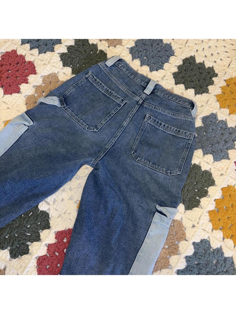 PacSun Highrise Carpenter Woman’s size 27 Denim Cargo Pants with Light Pockets - Picture 4 of 8